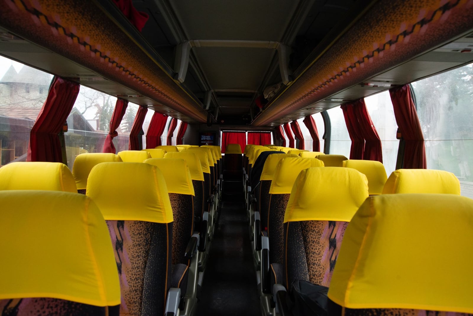 Fotos de stock gratuitas de amarillo, asiento de ventana, asientos
