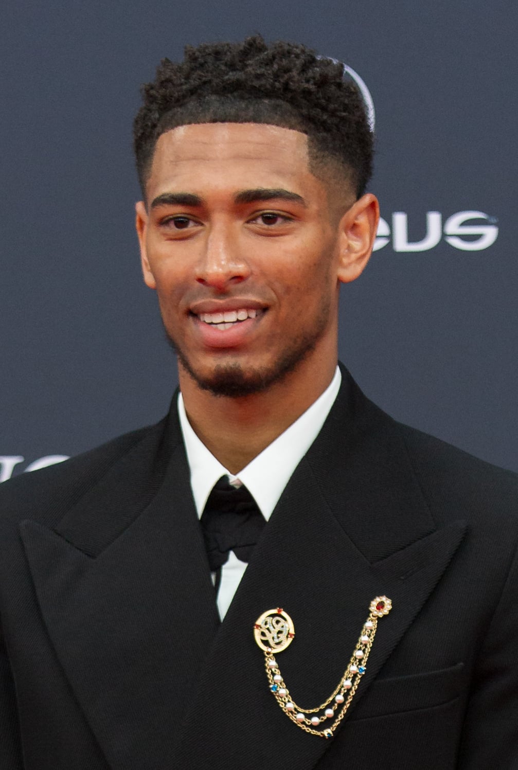 Jude Bellingham, the rising star of football, steps onto the red carpet with the confidence of a seasoned athlete at the 25th Laureus World Sports Awards. The English midfielder, who has made a signif