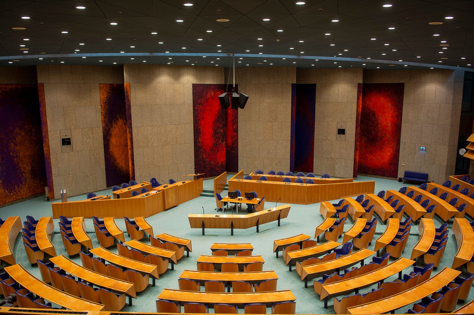 Asientos circulares del Parlamento Holandés en La Haya, Países Bajos.