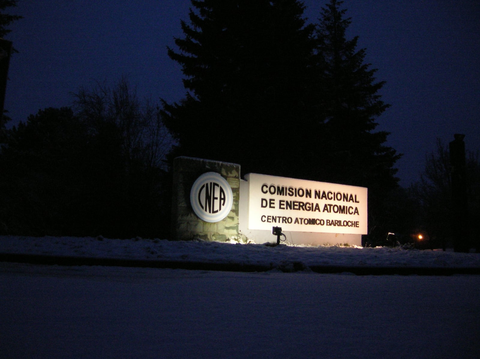 Entrada al Centro atomico Bariloche, Argentina