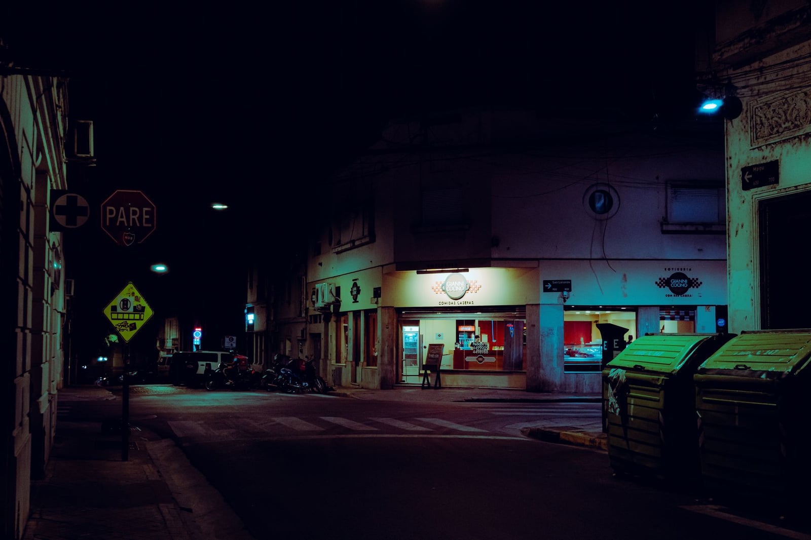Fotos de stock gratuitas de acción callejera, ambiente de la ciudad, ambiente de noche