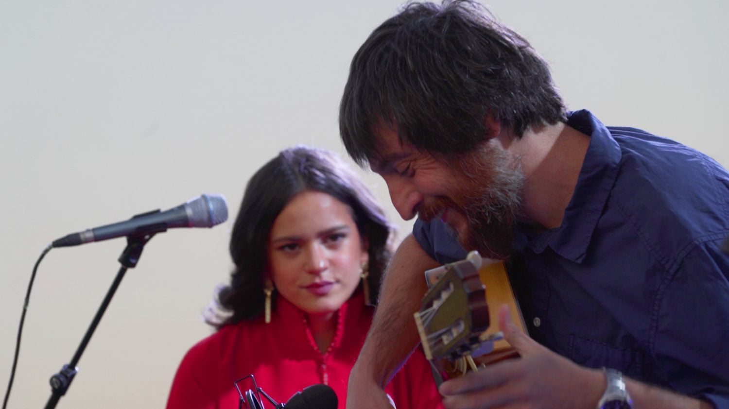La cantaora barcelonesa Rosalía y el guitarrista Raül Refree, en equilibrado y armónico tándem musical, ofrecieron ayer, domingo 23 de julio, un concierto lleno de emoción y sentimiento que entusiasmó